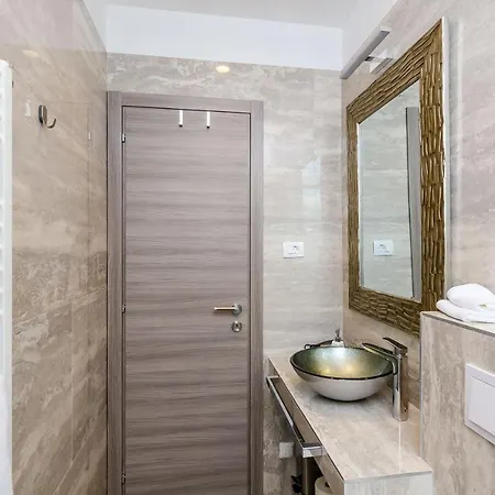 Luxury Dolores